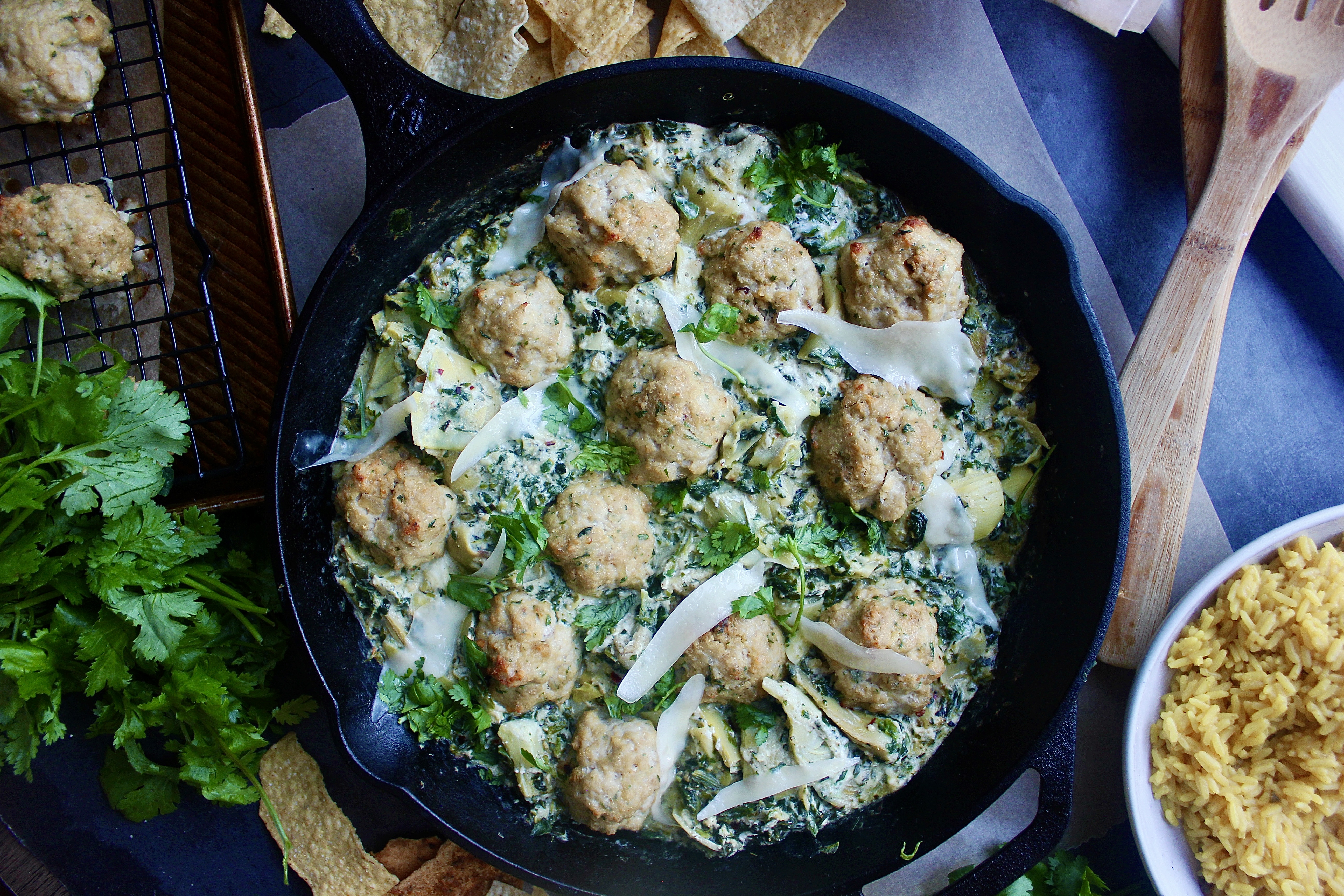 The creamy, cheesy spinach and artichoke dip we all know and love lightened up and served over a bed of yellow rice with ALL the crispy chips: these Healthier Spinach and Artichoke Chicken Meatballs are truly the coziest, easy dinner. 