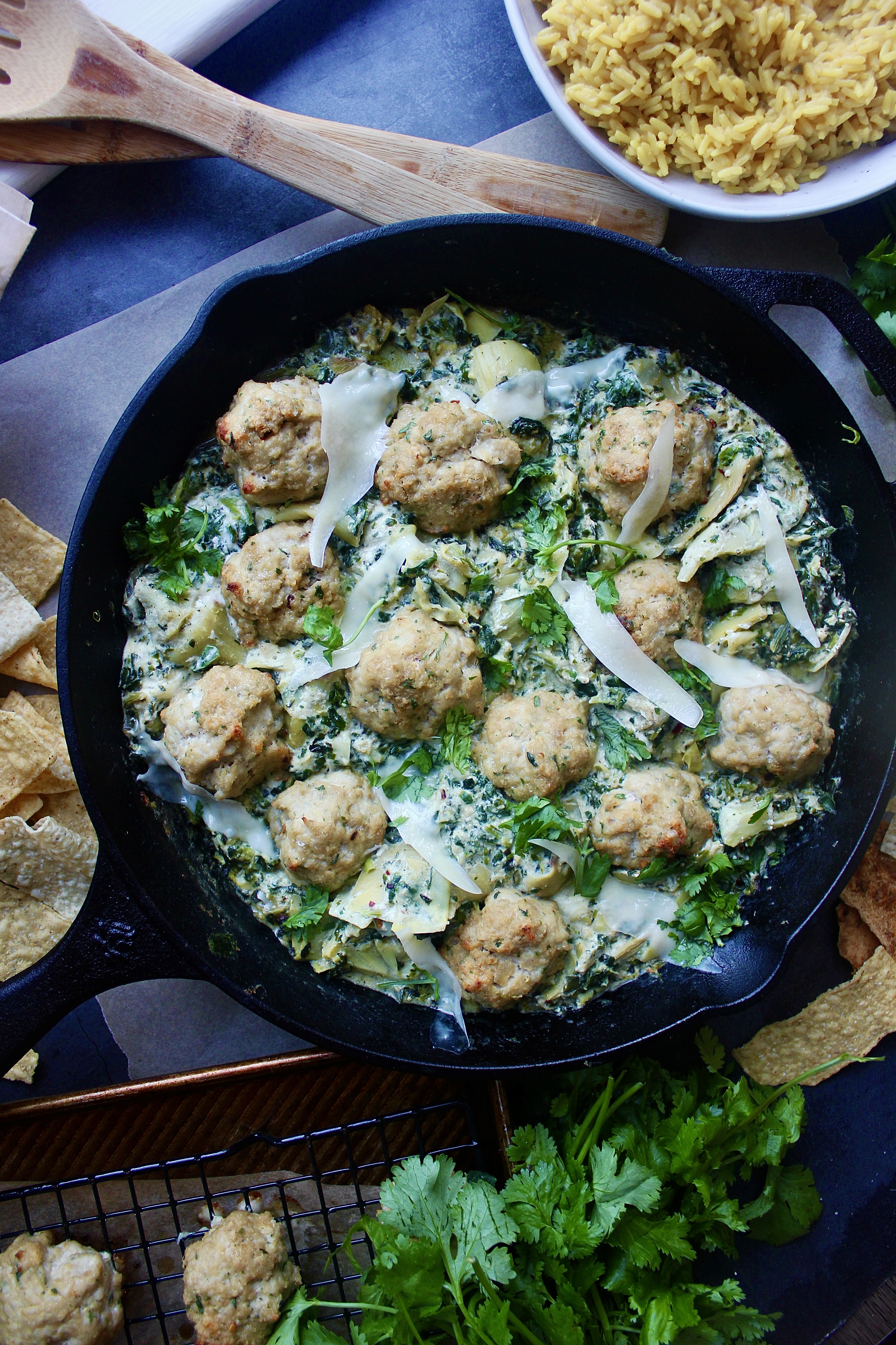 The creamy, cheesy spinach and artichoke dip we all know and love lightened up and served over a bed of yellow rice with ALL the crispy chips: these Healthier Spinach and Artichoke Chicken Meatballs are truly the coziest, easy dinner. 