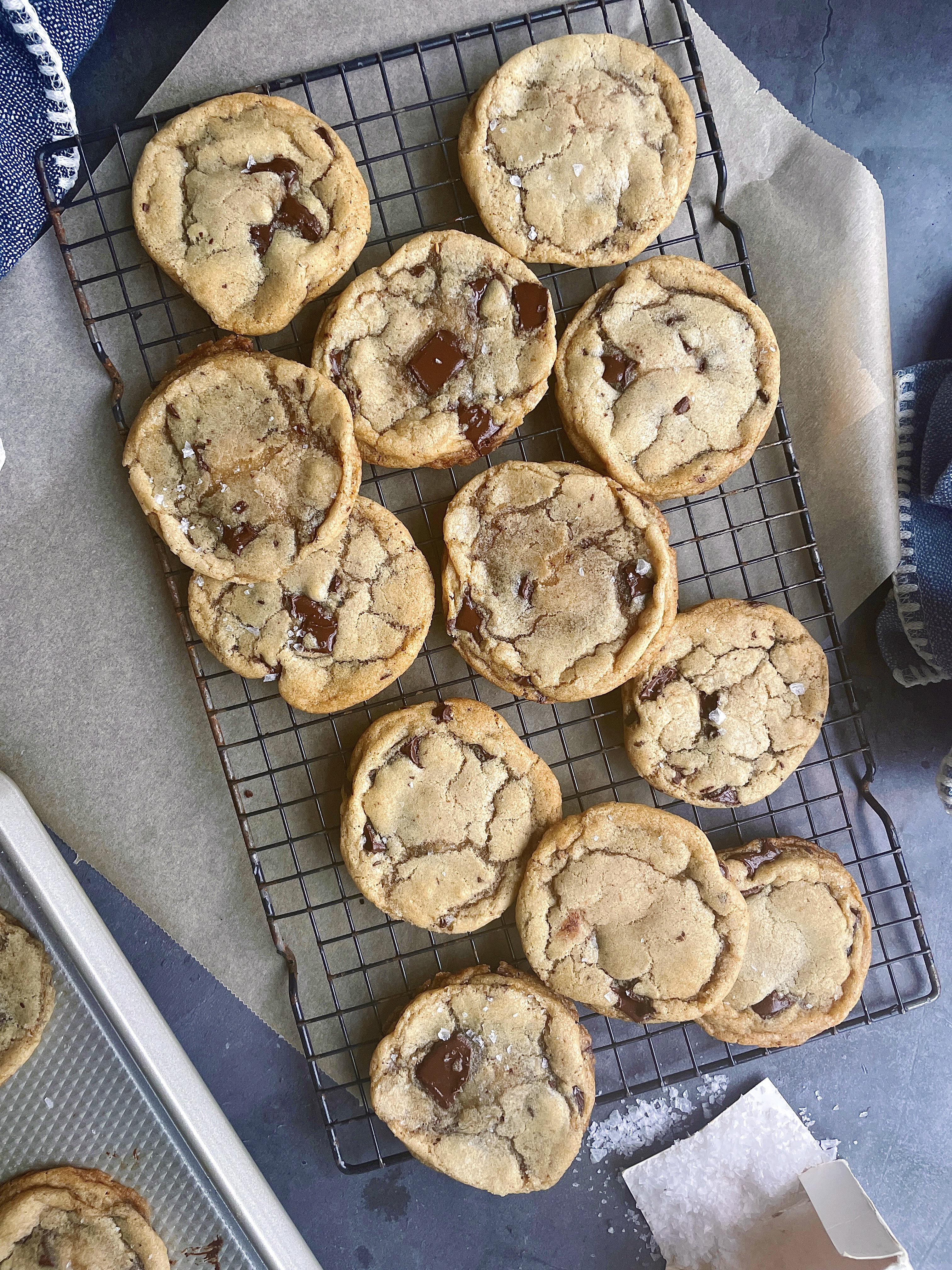 If chewy, gooey, supersized and oh-so flavorful chocolate chip cookies are your thing: you HAVE to make My Ultimate Easy Chocolate Chunk Cookies.