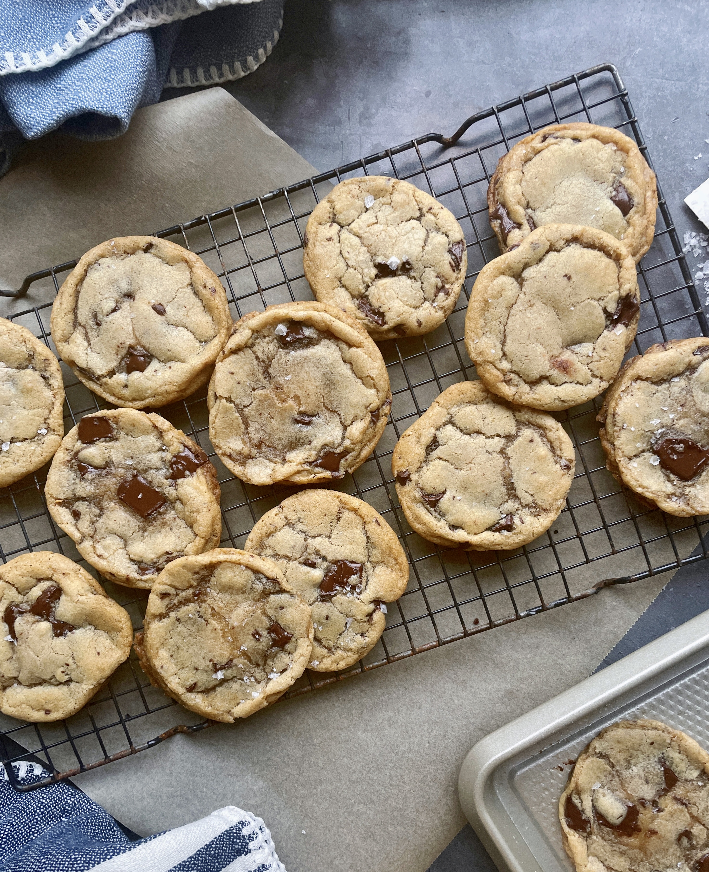 If chewy, gooey, supersized and oh-so flavorful chocolate chip cookies are your thing: you HAVE to make My Ultimate Easy Chocolate Chunk Cookies.