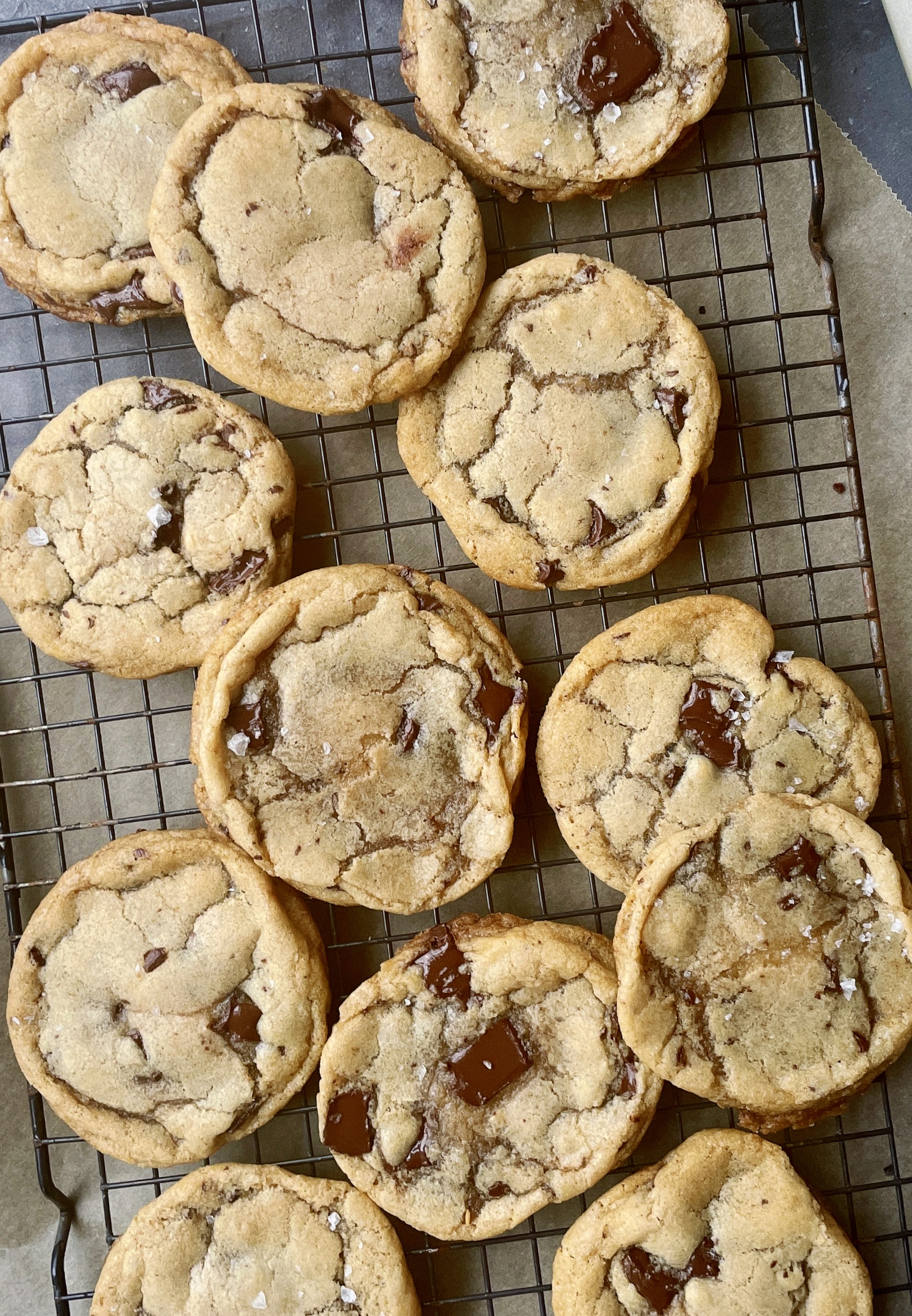 If chewy, gooey, supersized and oh-so flavorful chocolate chip cookies are your thing: you HAVE to make My Ultimate Easy Chocolate Chunk Cookies.