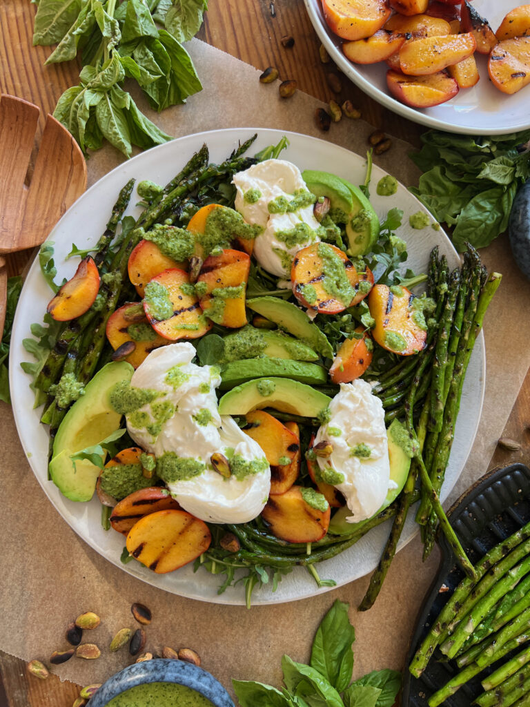  The most versatile grilled asparagus and honey glazed apricots tossed up with fresh burrata and arugula and the easiest pecorino basil vinaigrette: this Grilled Apricot and Asparagus Burrata Salad is truly Spring in a bowl! 